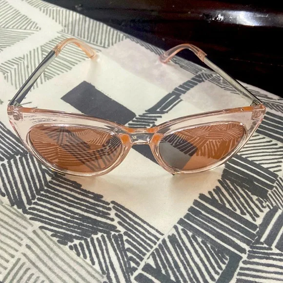 H&M SUNGLASSES ( bought it from Spain) - Picture 1 of 2